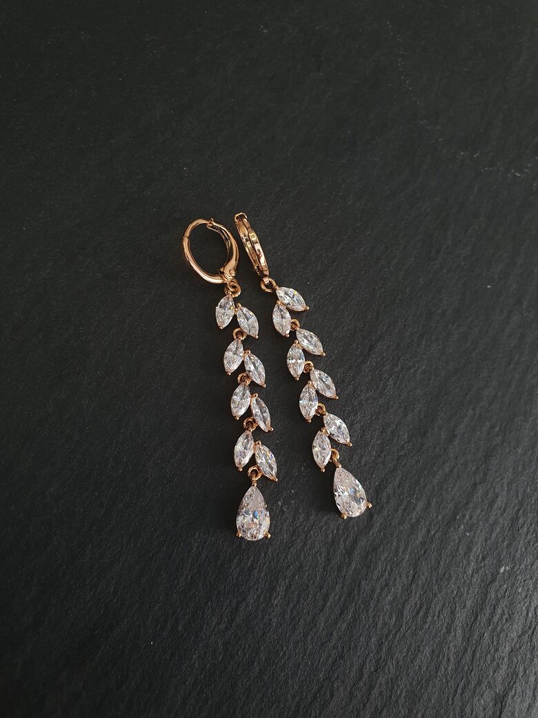 Auskarai su cirkoniais