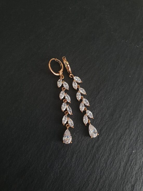 Auskari ar cirkoniem