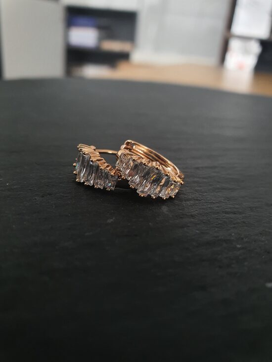 Auskari ar cirkoniem